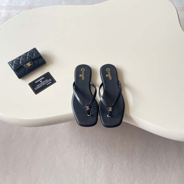 Fashion Logo Women Beach Flip-Flops