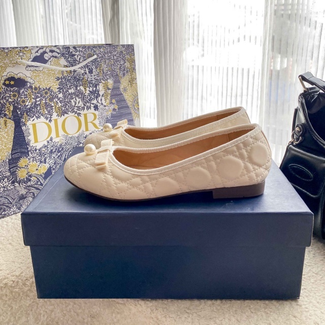 Luxury Fashion Pearl Women Flat Shoes