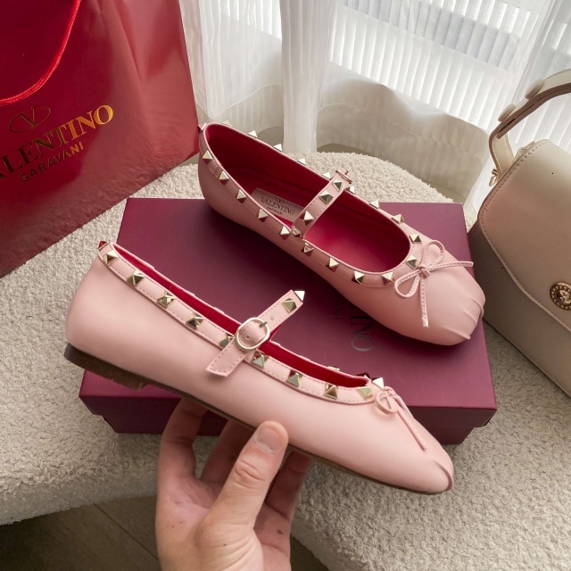 Luxury Fashion Rivets Women Flat Shoes