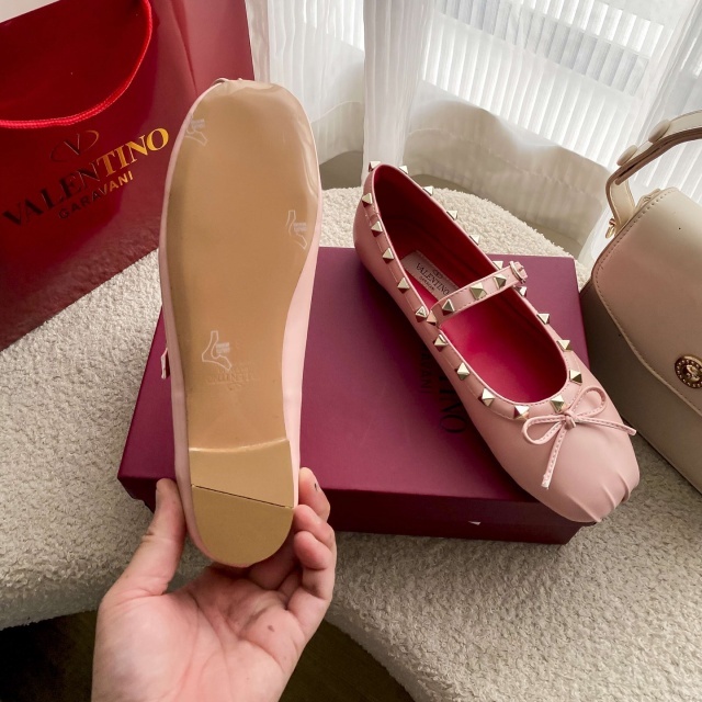 Luxury Fashion Rivets Women Flat Shoes