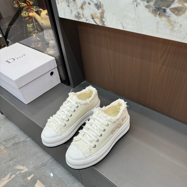Thick-Soled Tassel Casual Sneakers