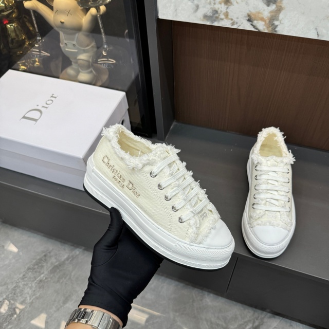 Thick-Soled Tassel Casual Sneakers