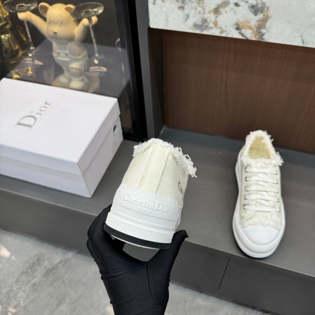 Thick-Soled Tassel Casual Sneakers