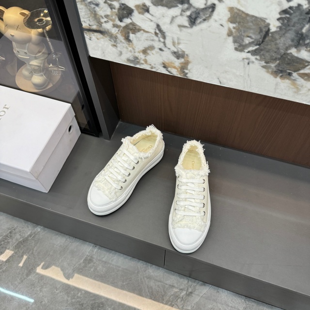 Thick-Soled Tassel Casual Sneakers