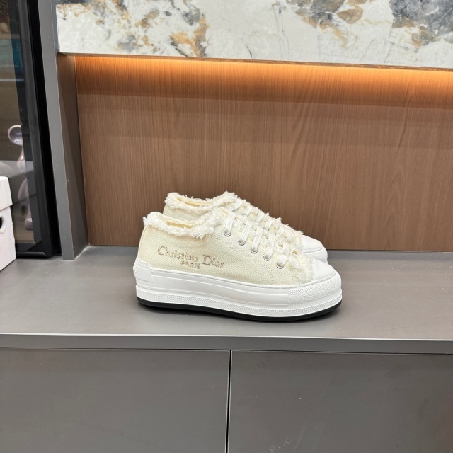 Thick-Soled Tassel Casual Sneakers