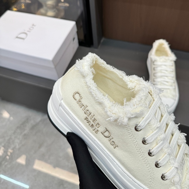 Thick-Soled Tassel Casual Sneakers