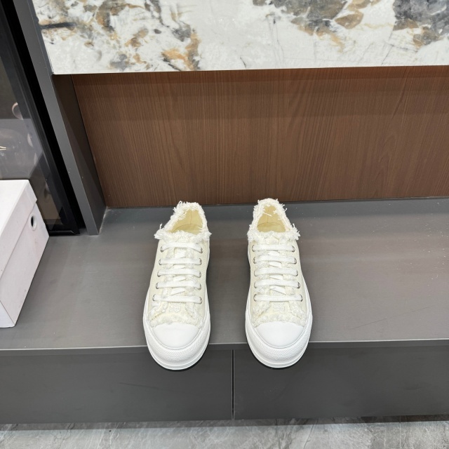 Thick-Soled Tassel Casual Sneakers