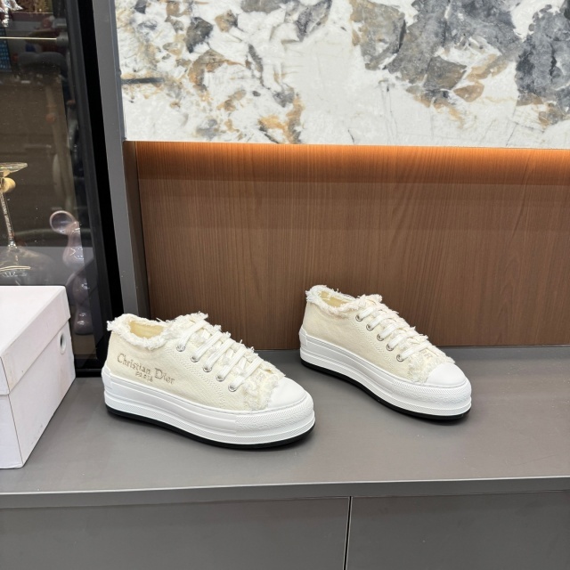 Thick-Soled Tassel Casual Sneakers