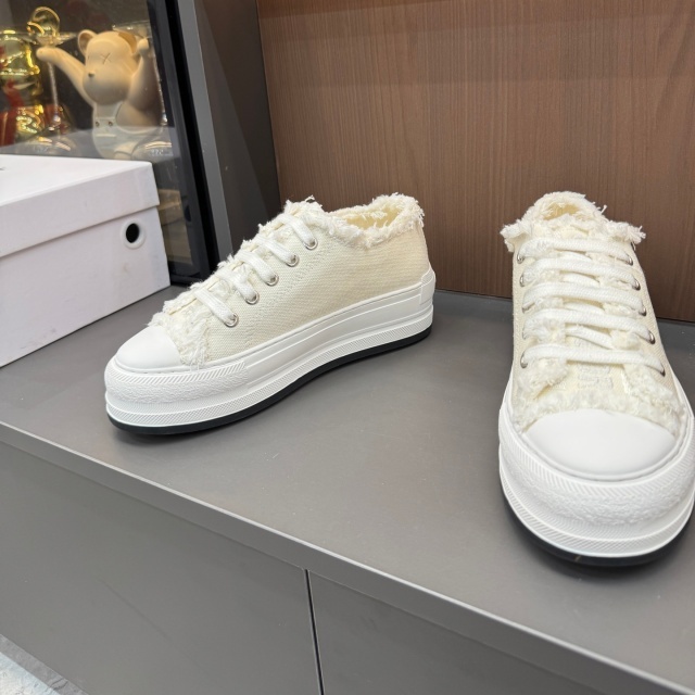 Thick-Soled Tassel Casual Sneakers