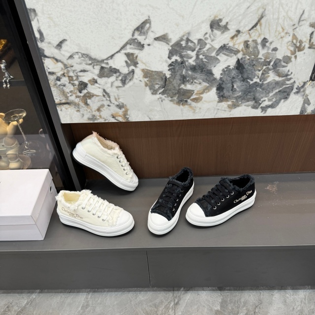 Thick-Soled Tassel Casual Sneakers