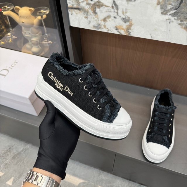 Thick-Soled Tassel Casual Sneakers
