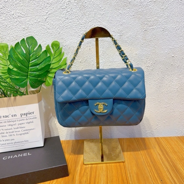 Metal Logo Women Leather Purses