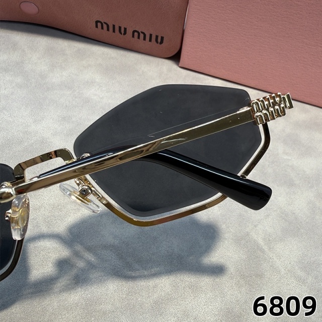 Diamond-Shaped Frame Unisex Glasses