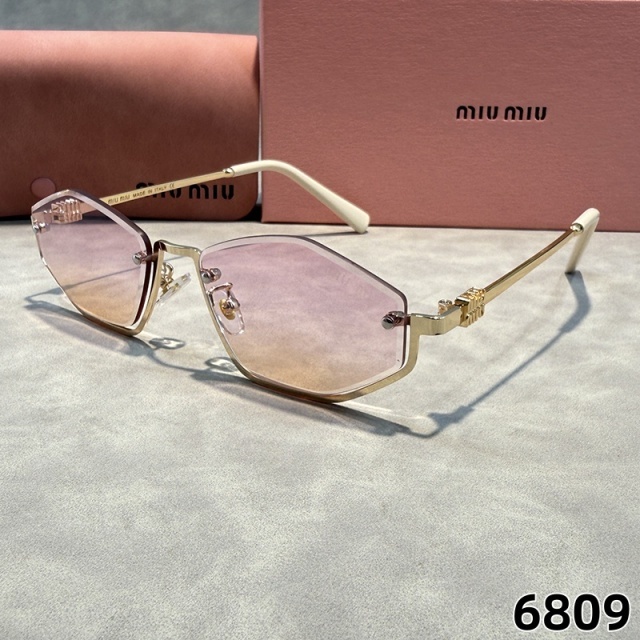 Diamond-Shaped Frame Unisex Glasses