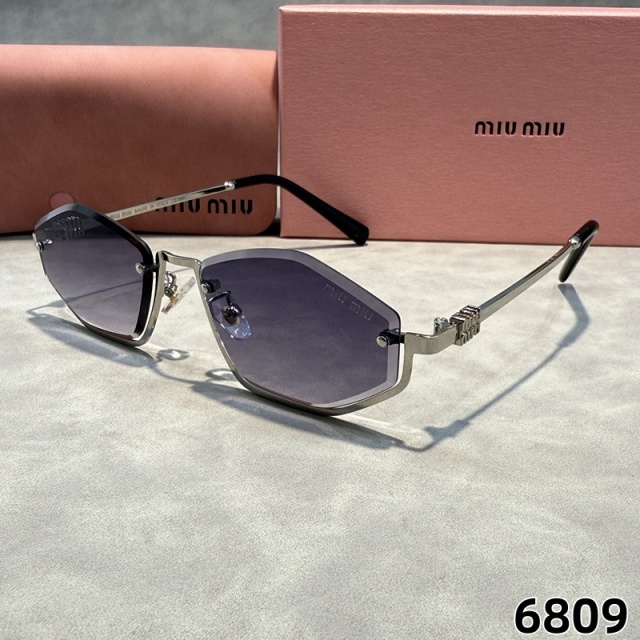 Diamond-Shaped Frame Unisex Glasses
