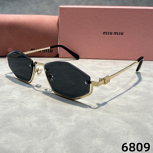 Diamond-Shaped Frame Unisex Glasses