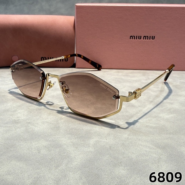 Diamond-Shaped Frame Unisex Glasses