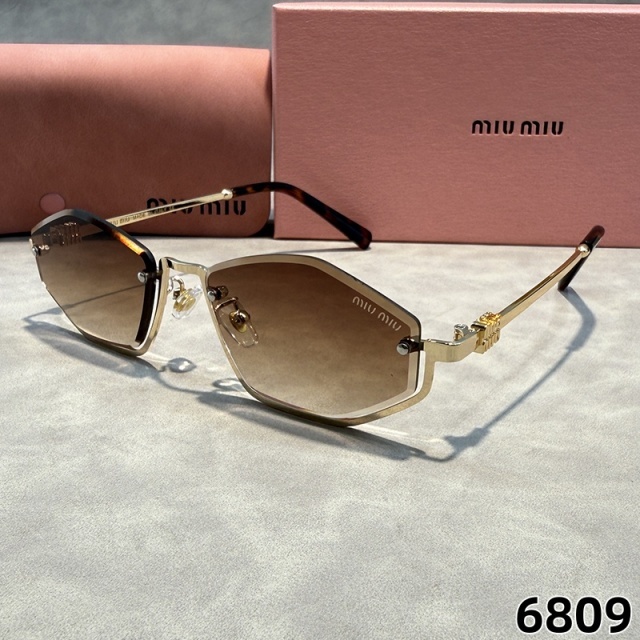 Diamond-Shaped Frame Unisex Glasses