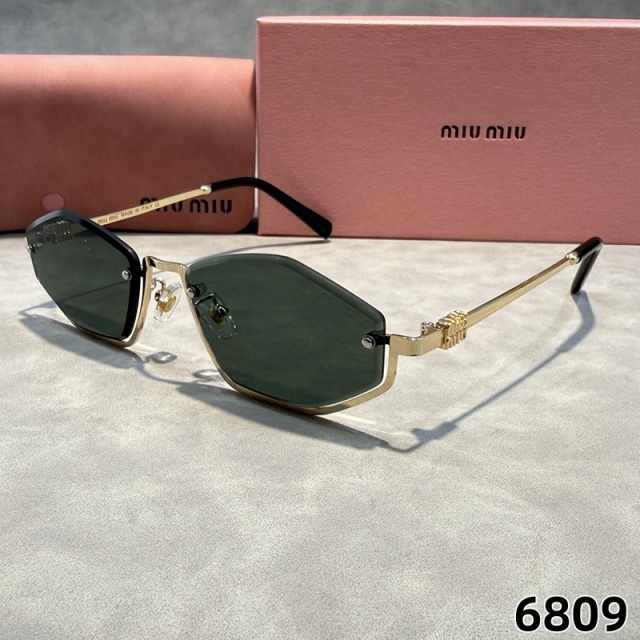 Diamond-Shaped Frame Unisex Glasses