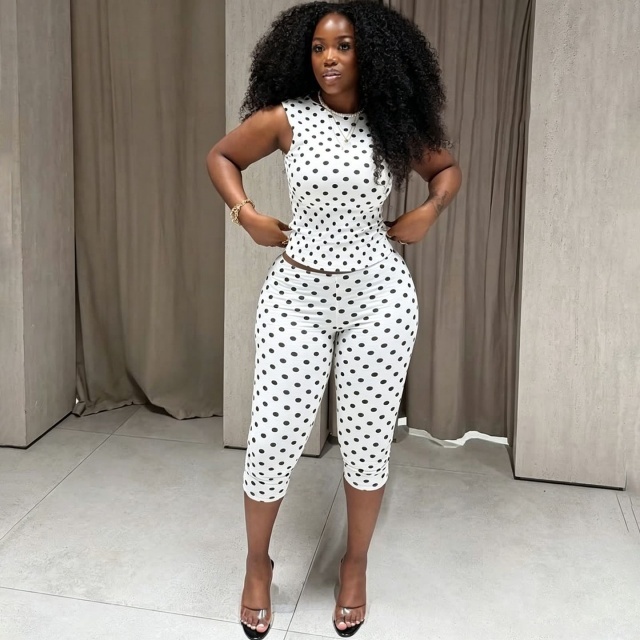 Polka Dots Printed Sleeveless Top Slim Fit Midi Pant Set