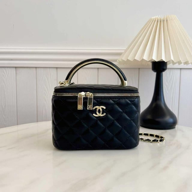 Chained Leather Fashion Women Makeup Bags