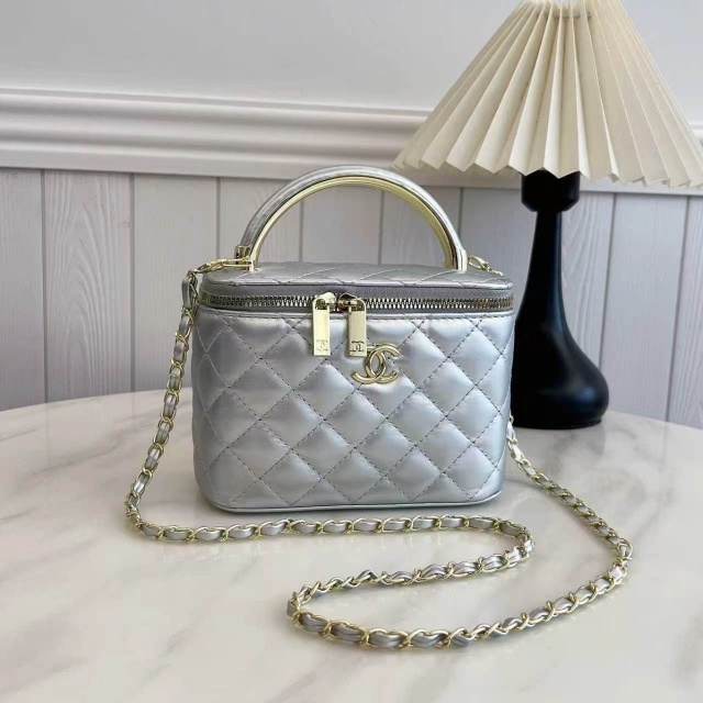 Chained Leather Fashion Women Makeup Bags