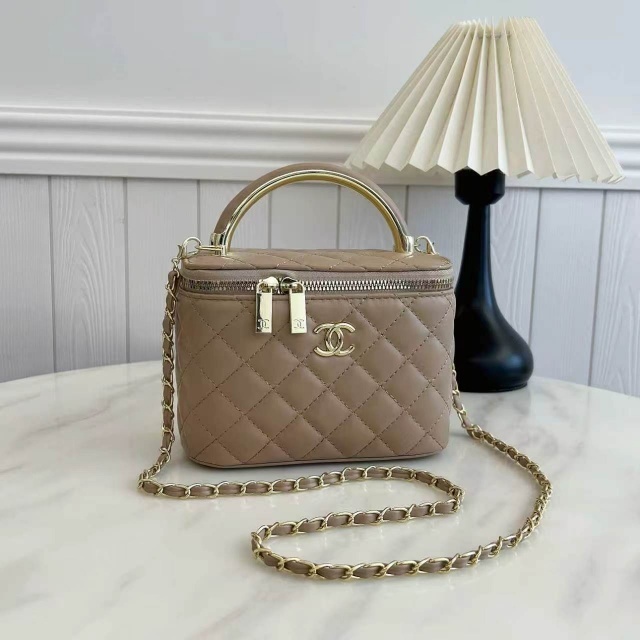 Chained Leather Fashion Women Makeup Bags