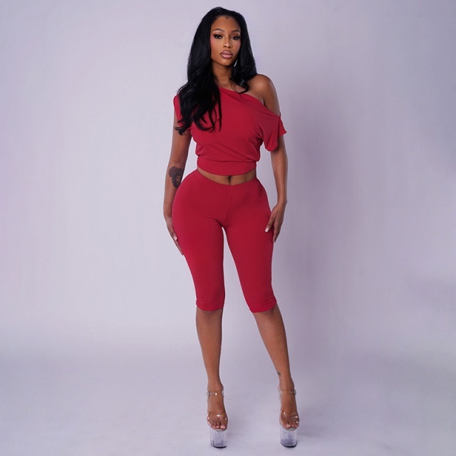 Off-shoulder Short-sleeved Top Slim-fitting Cropped Pants Set