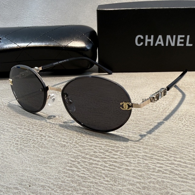 Retro Oval Frame Luxury Design Glasses