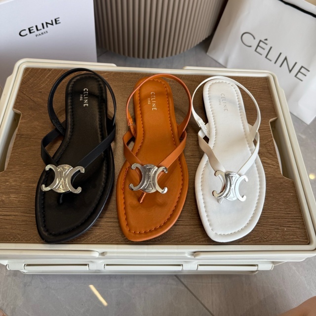 Metal Logo Beach Flip-Flops Sandals