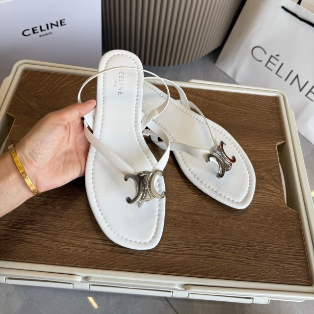 Metal Logo Beach Flip-Flops Sandals