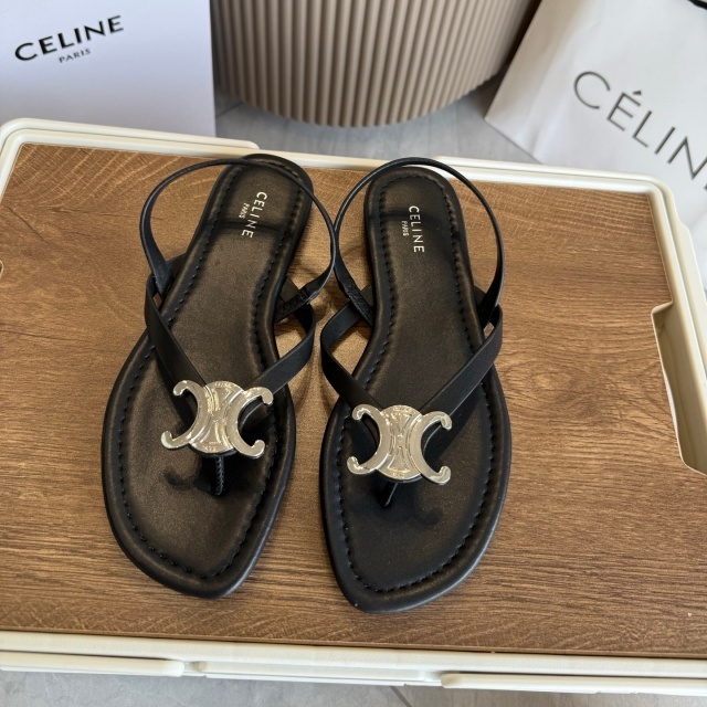 Metal Logo Beach Flip-Flops Sandals