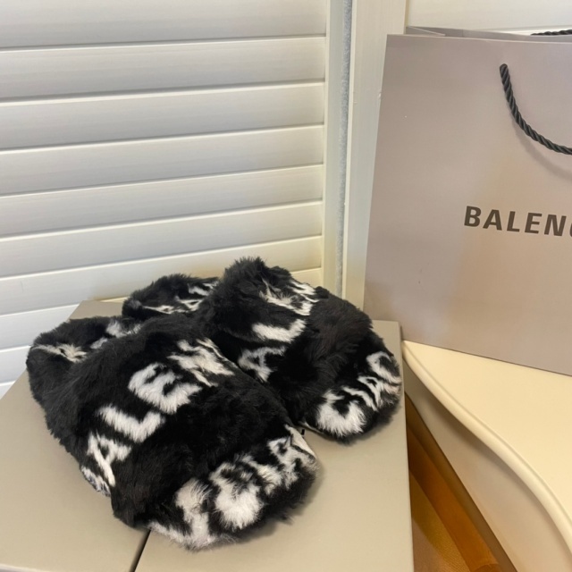 Winter Fashion Unisex Furry Slides