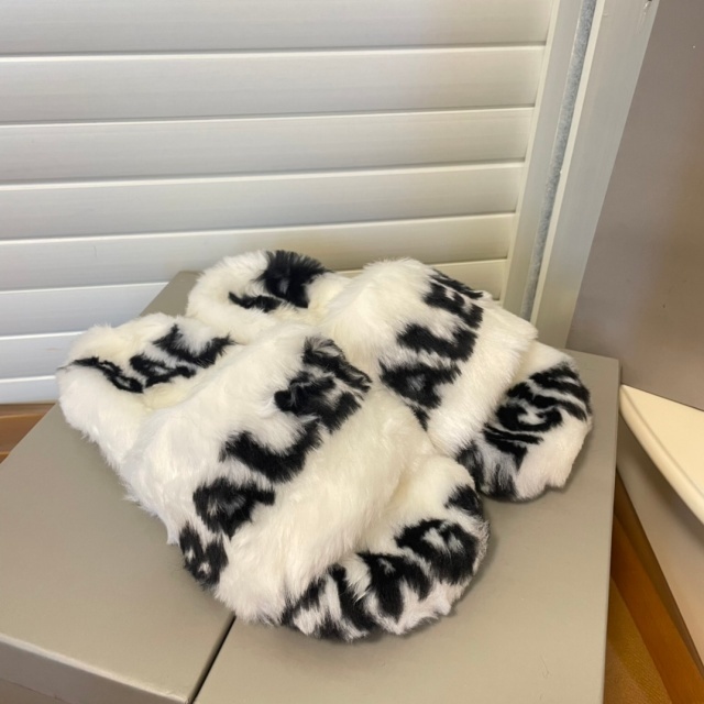 Winter Fashion Unisex Furry Slides