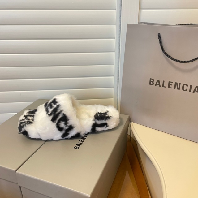 Winter Fashion Unisex Furry Slides