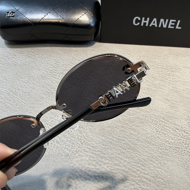 Retro Oval Frame Luxury Design Glasses