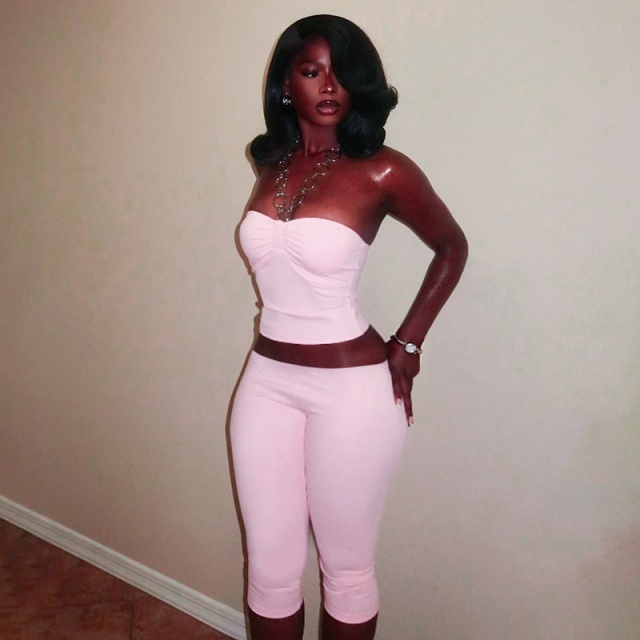 Ring-neck Halter Top Cropped Pants Set