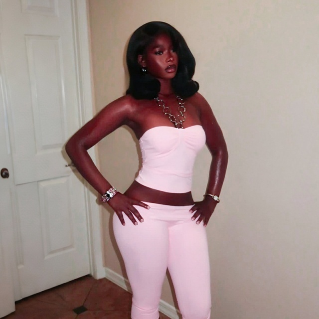 Ring-neck Halter Top Cropped Pants Set