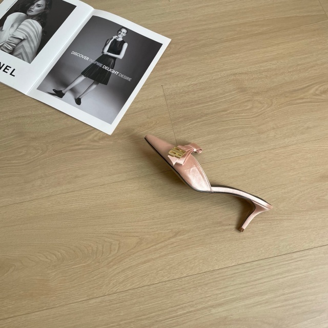 Fashion Pointed Toe Satin High Heeled Sandals