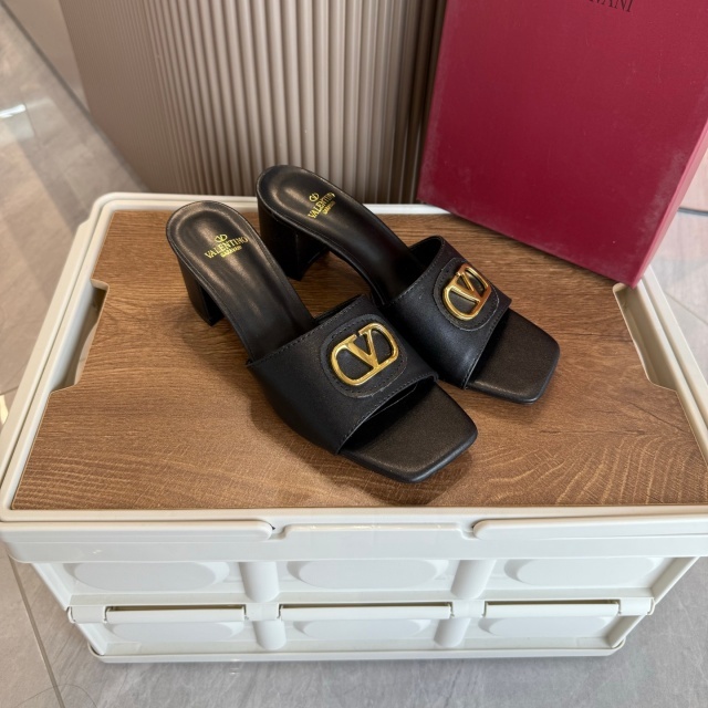 Fashion Metal Logo Women Chunky Sandals