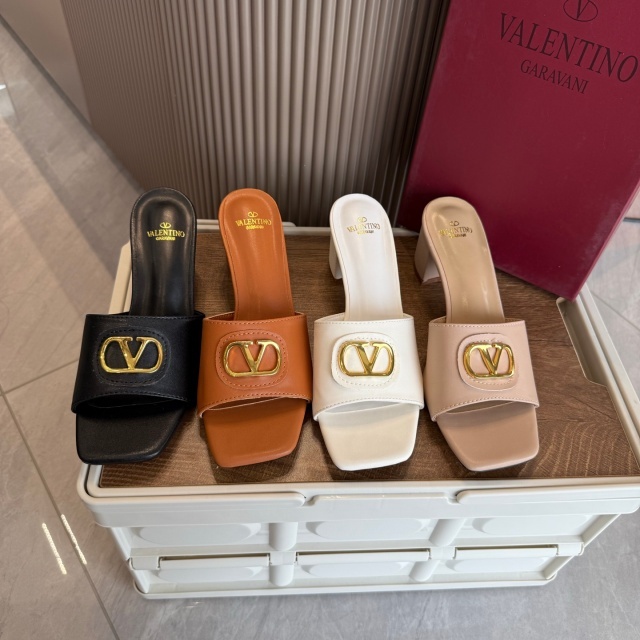 Fashion Metal Logo Women Chunky Sandals