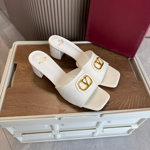 Fashion Metal Logo Women Chunky Sandals