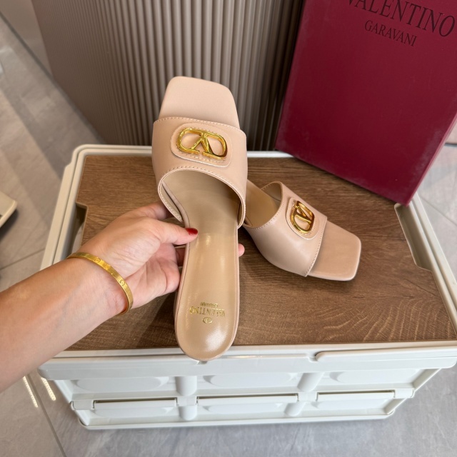Fashion Metal Logo Women Chunky Sandals