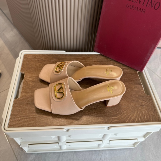 Fashion Metal Logo Women Chunky Sandals