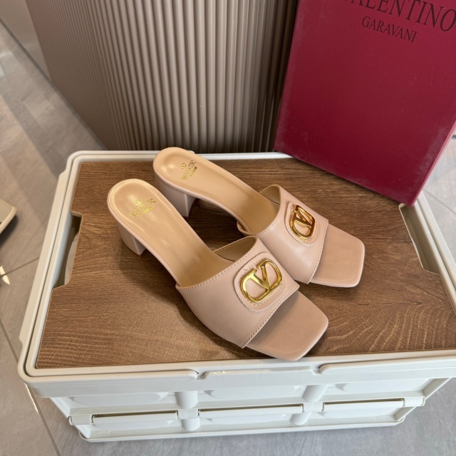 Fashion Metal Logo Women Chunky Sandals