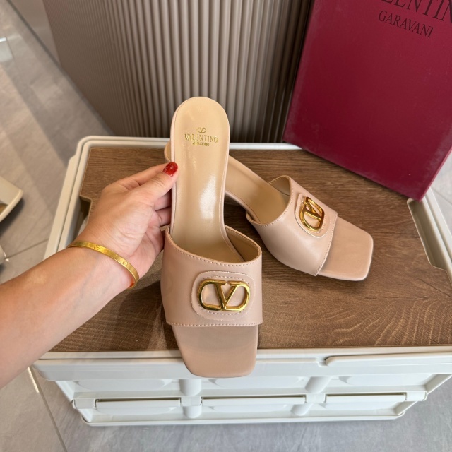 Fashion Metal Logo Women Chunky Sandals