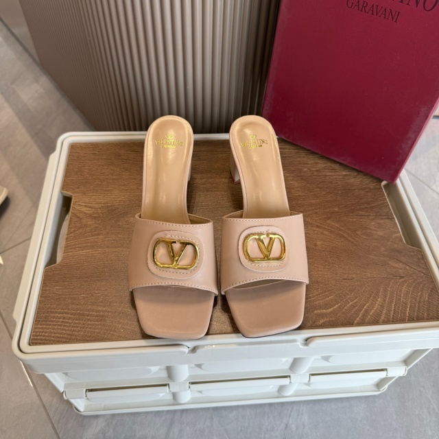Fashion Metal Logo Women Chunky Sandals