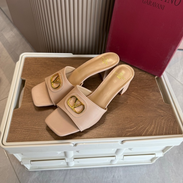 Fashion Metal Logo Women Chunky Sandals
