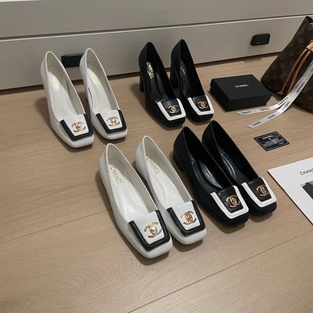 Metal Logo Leather Fashion Women Pumps Shoes