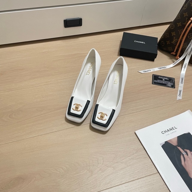 Metal Logo Leather Fashion Women Pumps Shoes